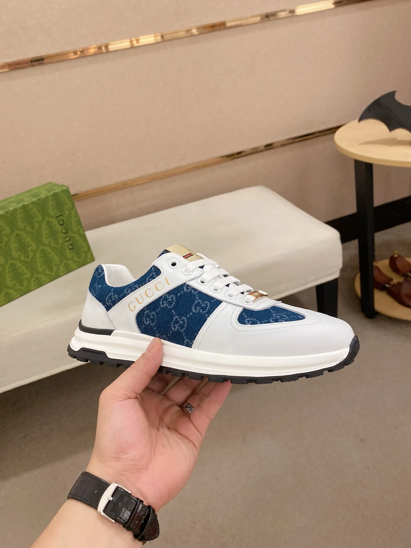 Men's clothing and shoes💰 400💰🇮🇹🇮🇹GUCCI (Gucci) top 🔍🔍 new models are on sale at the same time, the upper 🇮🇹 is imported Italian first-layer cowhide, the lining is fully imported sheepskin 💪💪, completely 1⃣️compared 1⃣️Reproduction🇮🇹💪💪, ⚠Sole: The original sole is specially provided by the original factory, the exclusive movable molded sole is super comfortable, ⚠Original factory follow-up goods, 🔍🔍high quality, you can enter and leave the counter at will, welcome to compare⚠. Code number: 38-44 (45 is custom-made and cannot be returned or exchanged)